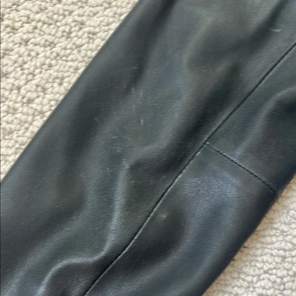 Elegant Black Women's Leather Jacket - Picture 8 of 10